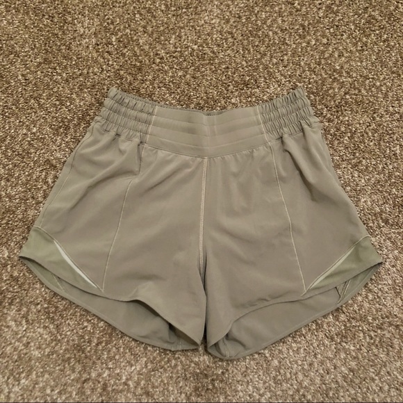 Lululemon hotty hot shorts high-rise 4” - Picture 2 of 8